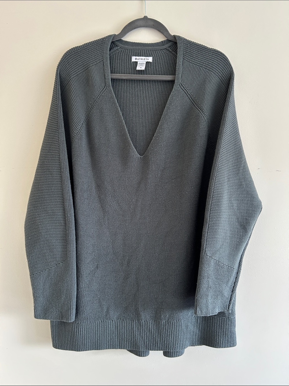 Athleta Women’s Charcoal Grey V-Neck Knit Pullover, Size 1x